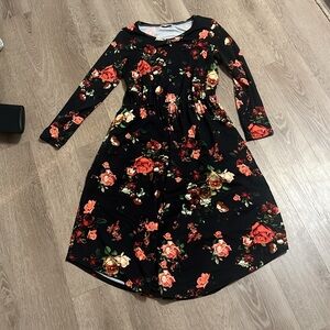 Fall chic floral dress with cinched waist and pockets